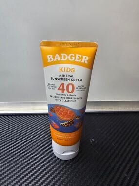 7/2028 Badger Kids Mineral Sunscreen Cream SPF 40, 98% Organic Ingredients, Zinc